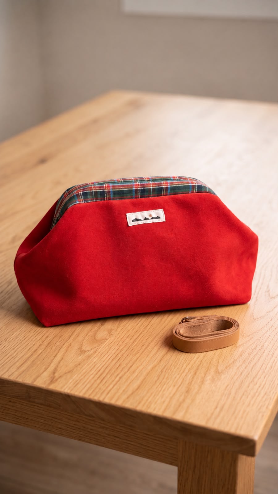 BOLSO CLACK BRAVO SERRAJE ROJO CON TARTÁN VERDE Y ROJO