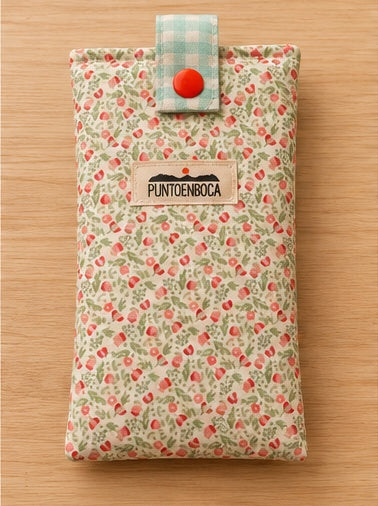 FUNDA DE GAFAS AMAPOLAS PEQUEÑAS EN FONDO BLANCO